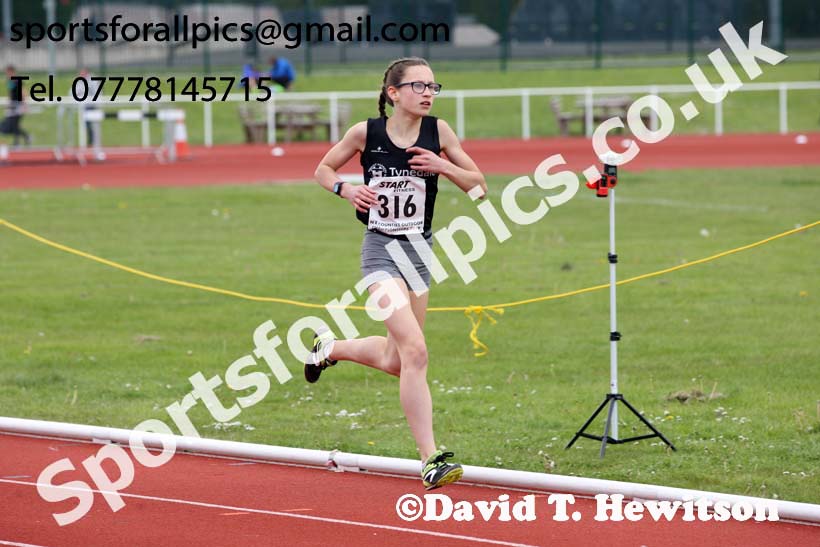 Girls under-15s 3000 metres, 2019 North Eastern Track and Field Champs., Middlesbrough. Photo:  David T. Hewitson/Sports for All Pics
